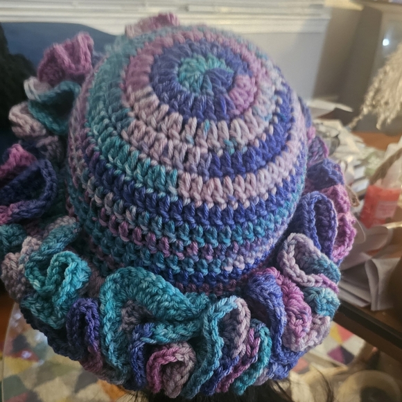 Crochet Ruffle Bucket Hat - Picture 4 of 6